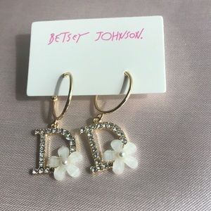 🆕🌸 Betsey Johnson Earrings Letter D In Bling